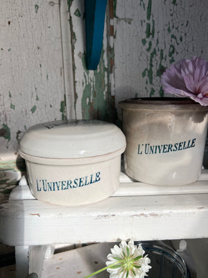 L’universelle sandstone pot with lid