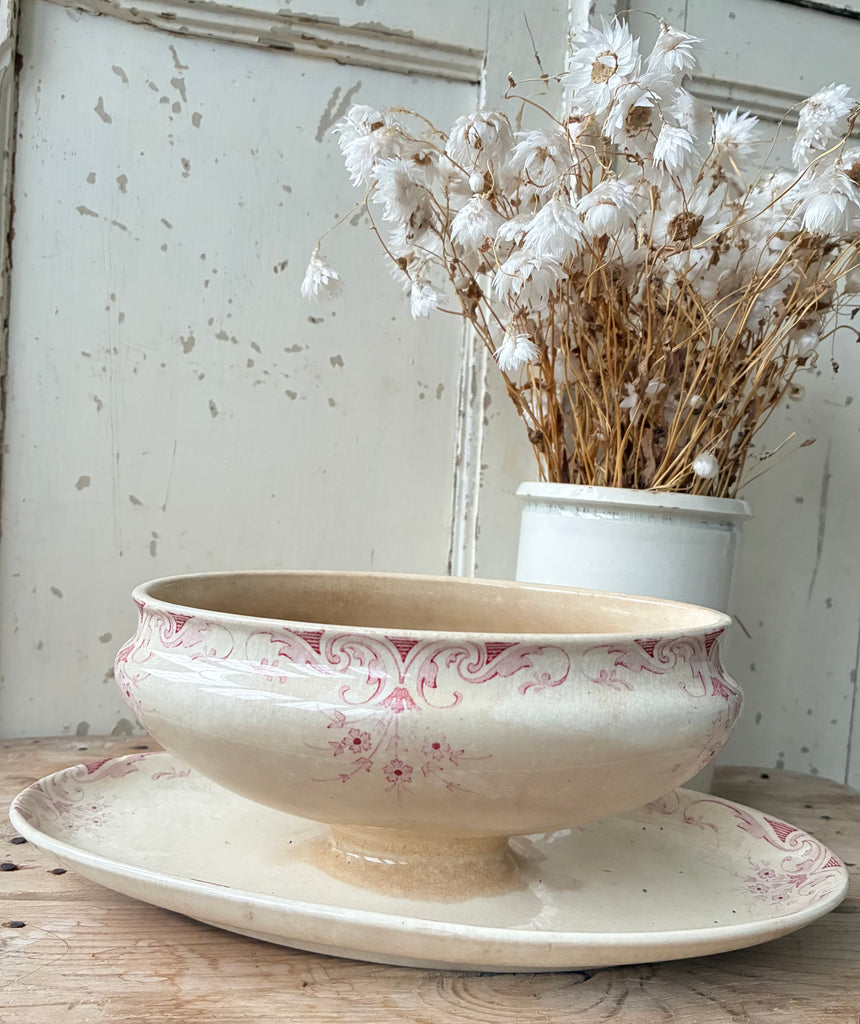 Pretty French sauciere