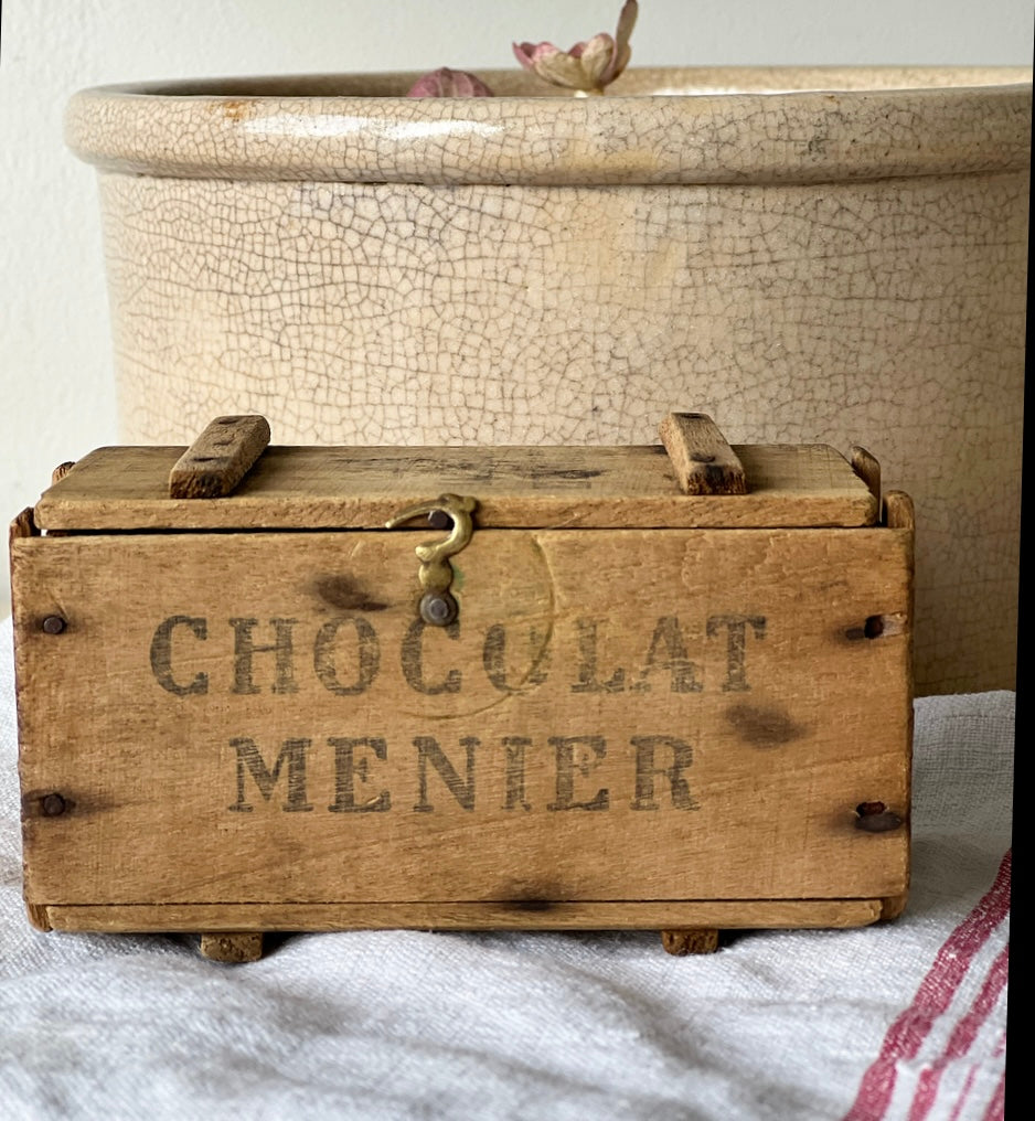 Miniature Chocolat Menier crate