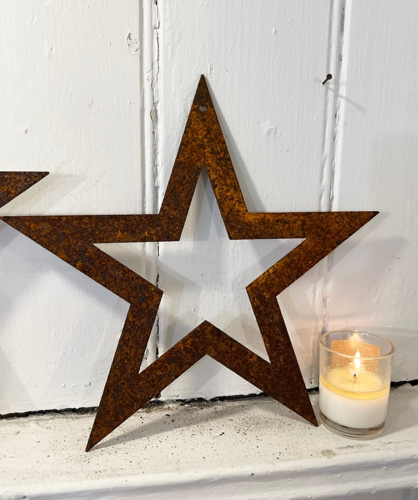 Rusty flat cutout star - small